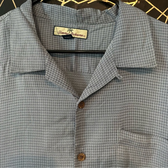 100% Silk Tommy Bahama Shirt - Picture 2 of 4